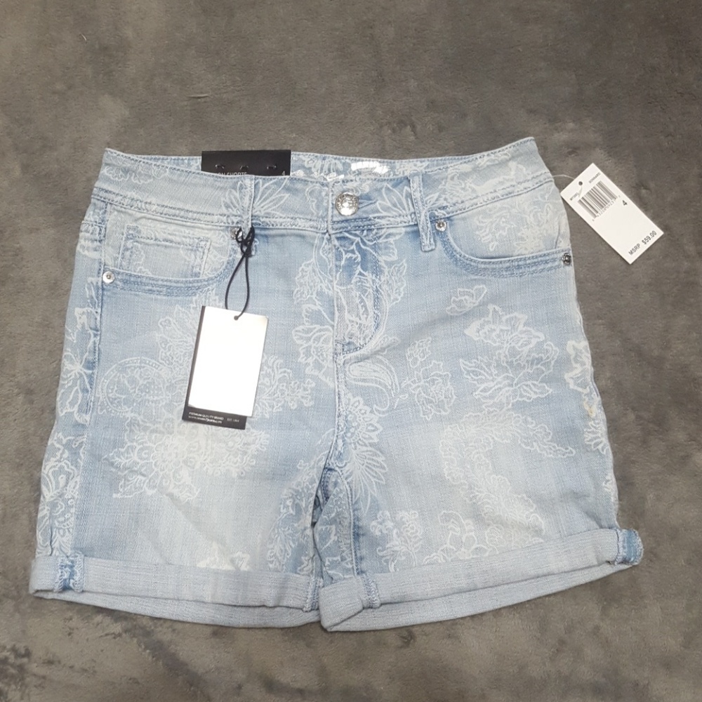 NEW SEVEN7 FLORAL LIGHT WASH STRETCH JEAN SHORTS NEW